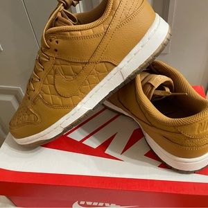 W Nike Dunk Low Wheat/Sail/Black